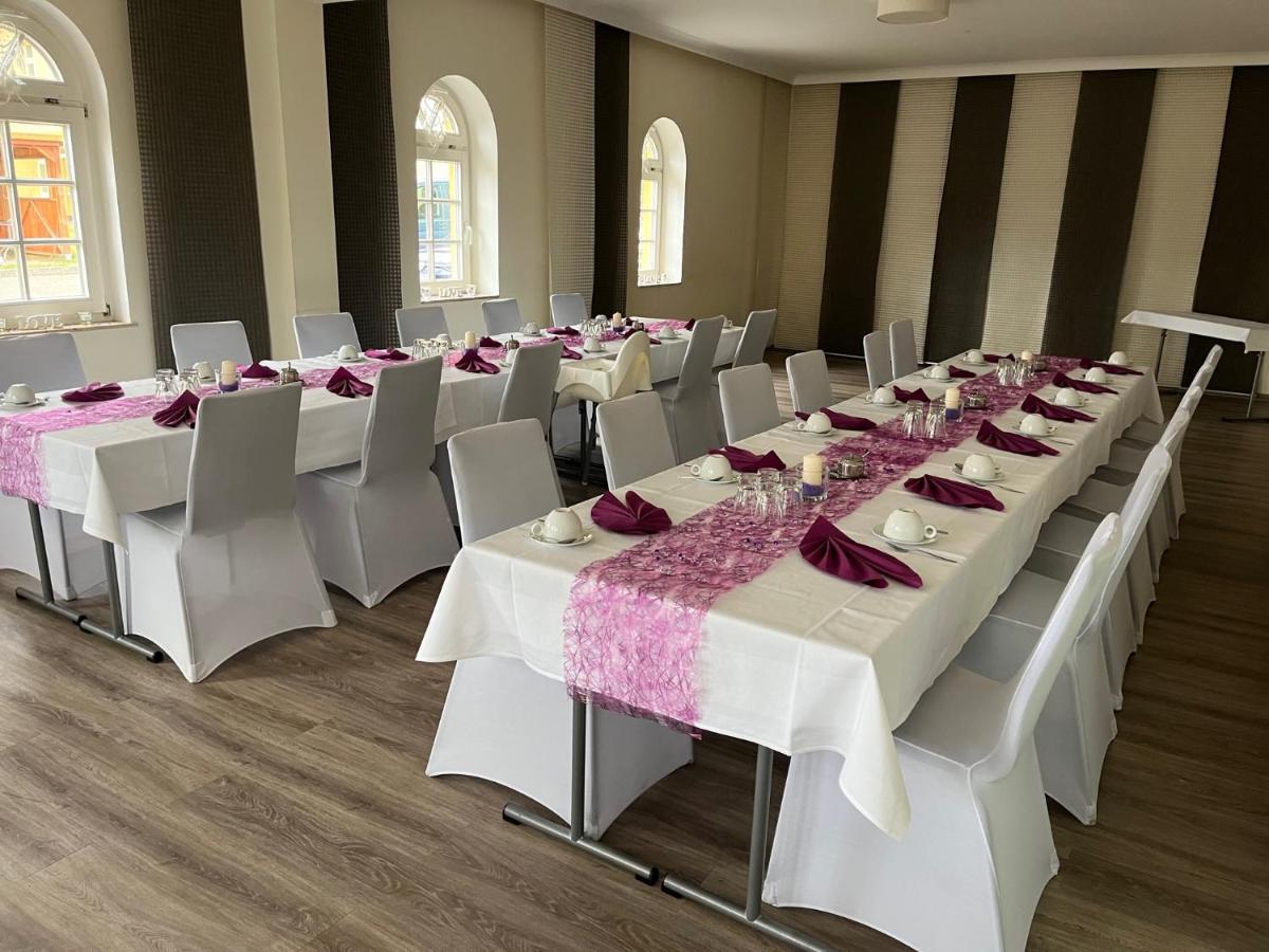Hotel Und Restaurant Kranichsberg Woltersdorf  Bagian luar foto