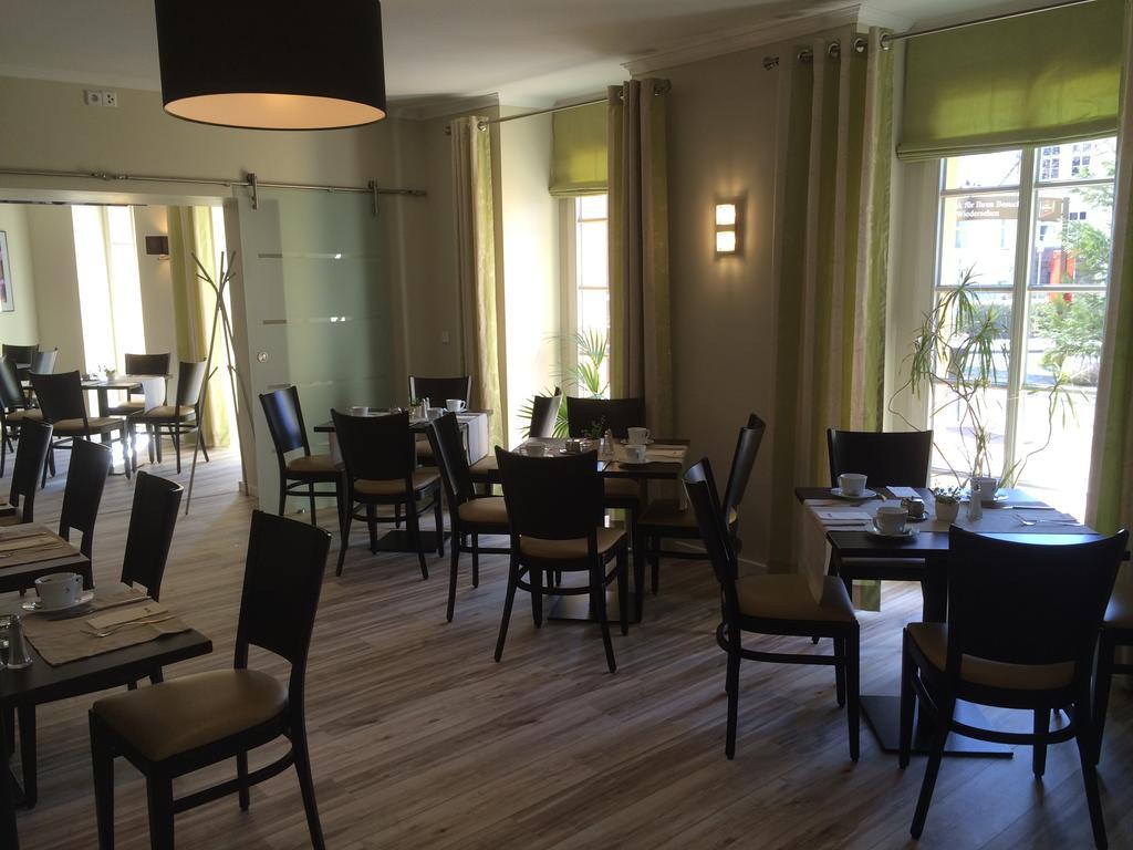 Hotel Und Restaurant Kranichsberg Woltersdorf  Bagian luar foto