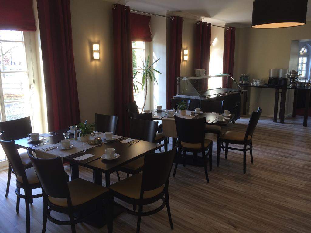 Hotel Und Restaurant Kranichsberg Woltersdorf  Bagian luar foto