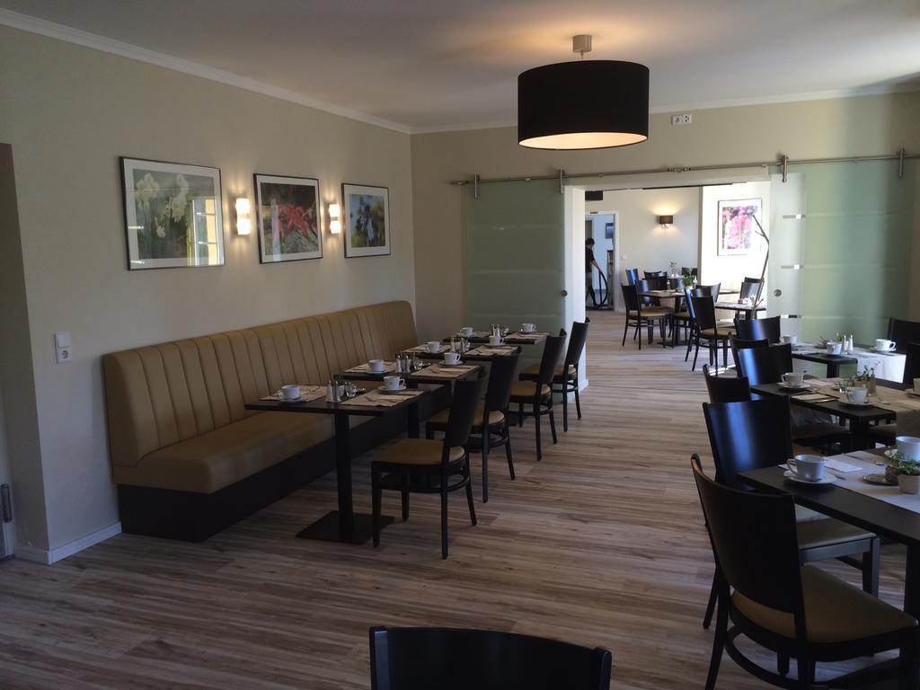 Hotel Und Restaurant Kranichsberg Woltersdorf  Bagian luar foto