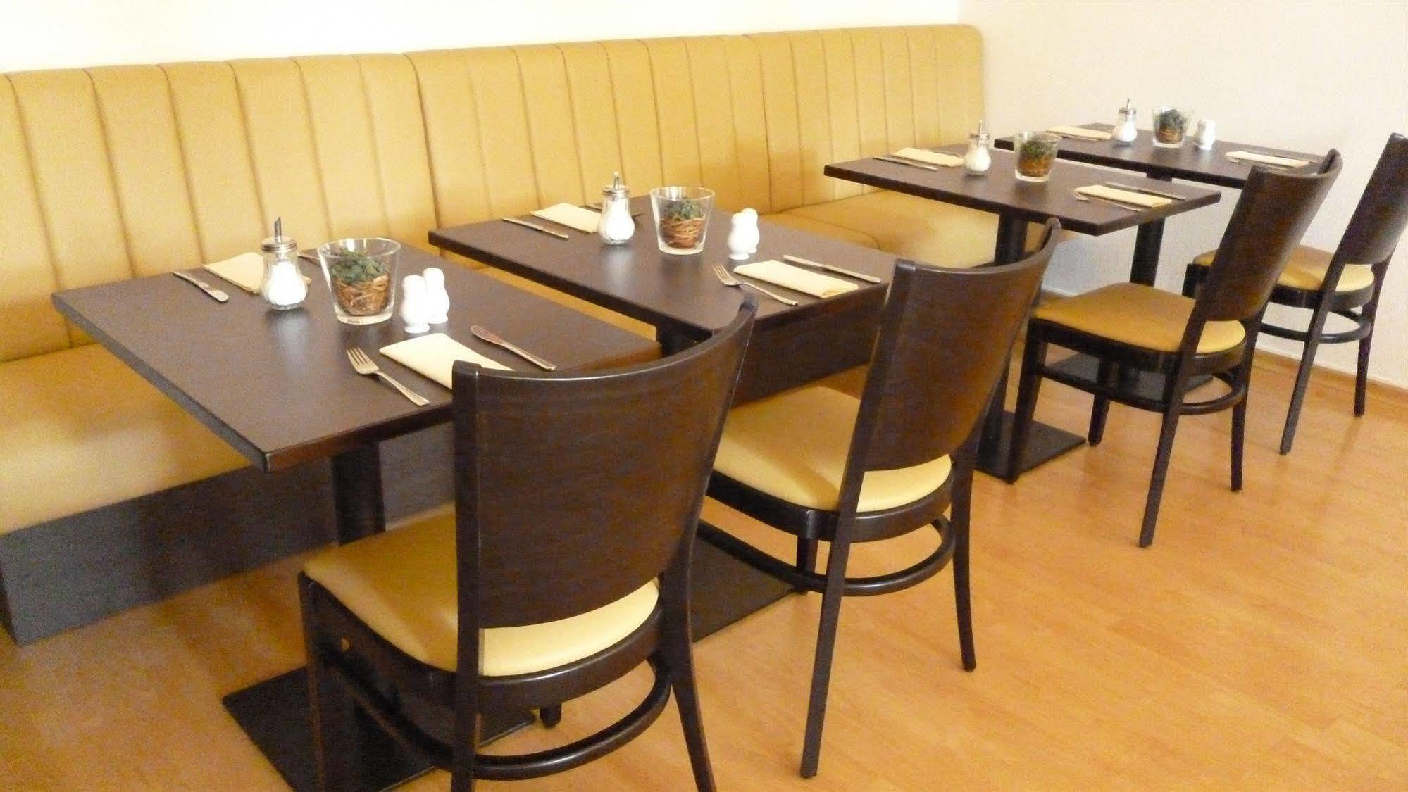 Hotel Und Restaurant Kranichsberg Woltersdorf  Bagian luar foto