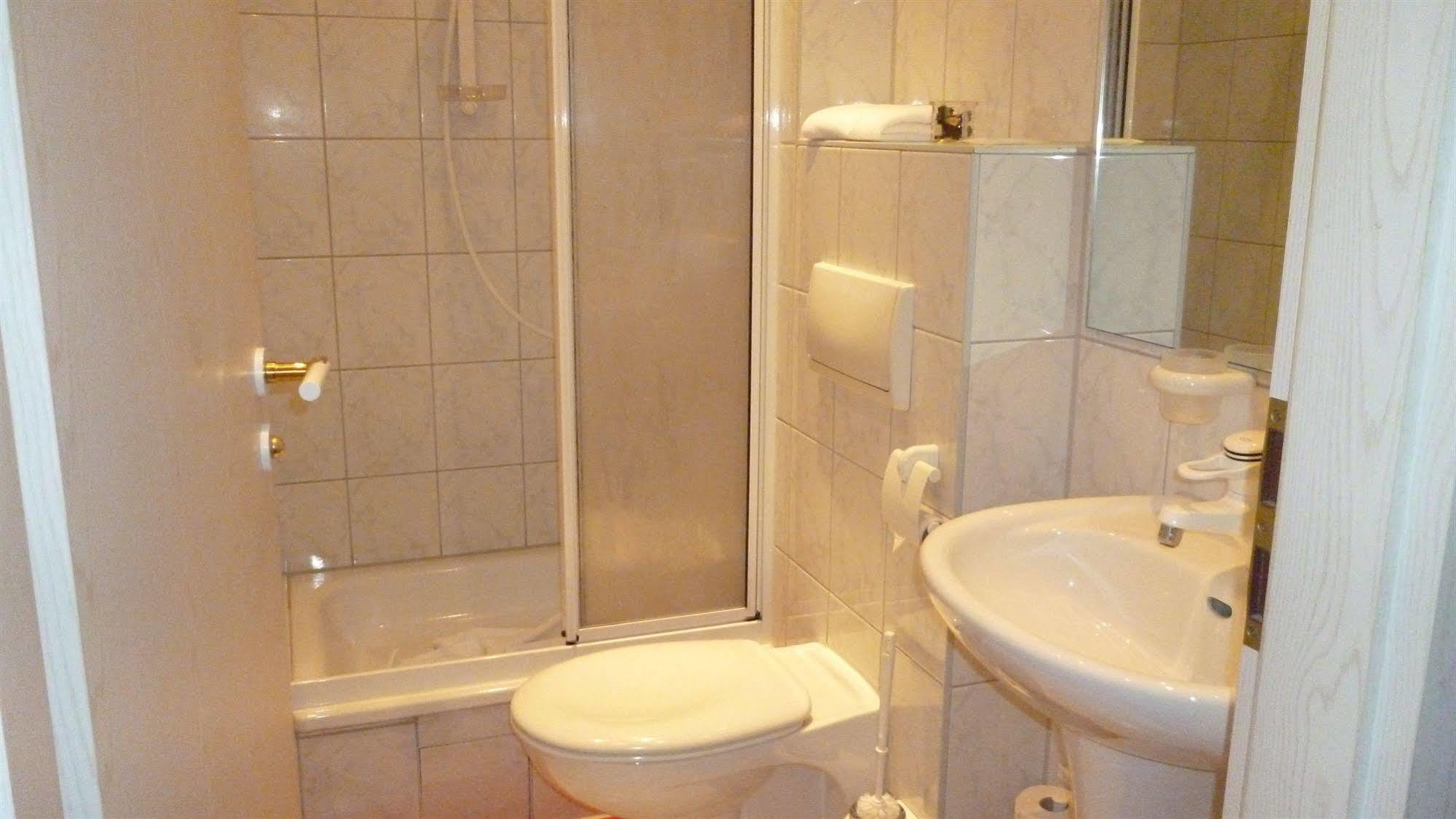 Hotel Und Restaurant Kranichsberg Woltersdorf  Bagian luar foto