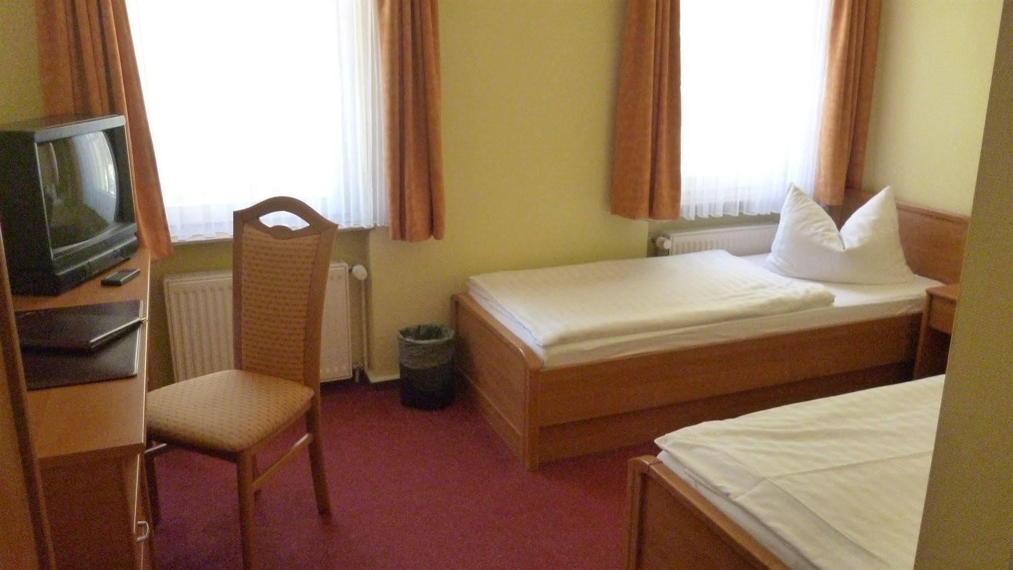 Hotel Und Restaurant Kranichsberg Woltersdorf  Bagian luar foto