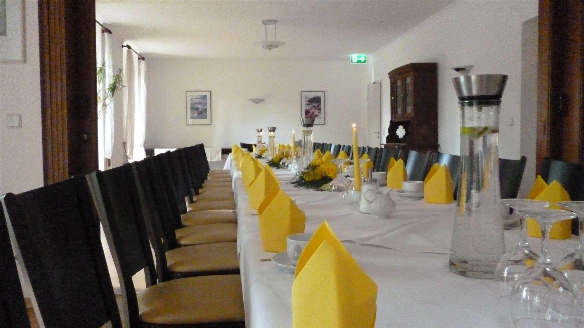 Hotel Und Restaurant Kranichsberg Woltersdorf  Bagian luar foto